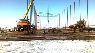 Аренда экскаватора погрузчика с ямобуром в Петергоф цена от 1550 руб